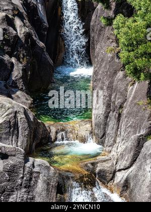 Der wunderschöne Arado Wasserfall, Cascata do Arado im Peneda Geres Nationalpark im Norden Portugals, Europa Stockfoto