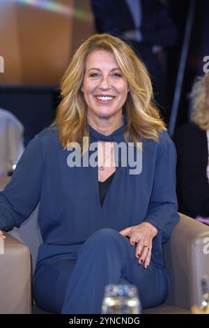 REKORDDATUM NICHT ANGEGEBEN NDR Talk Show Anne Gesthuysen bei der NDR Talk Show in Hamburg. *** NDR Talk Show Anne Gesthuysen bei der NDR Talk Show in Hamburg Copyright: XEventpressxBerndtx Stockfoto