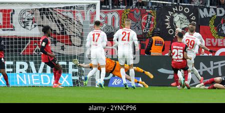 Leverkusen, Deutschland. November 2024. firo: 23.11.2024, Fußball, 1.Bundesliga, 1.Liga, Saison 2024/2025, Bayer Leverkusen - FC Heidenheim 1846 Niklas Dorsch erzielt das Tor, um es 0-1 zu schaffen Credit: dpa/Alamy Live News Stockfoto