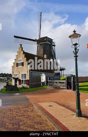 Medemblik, Niederlande. Oktober 2024. Mill de Herder in Medemblik, Nordholland. Hochwertige Fotos Stockfoto