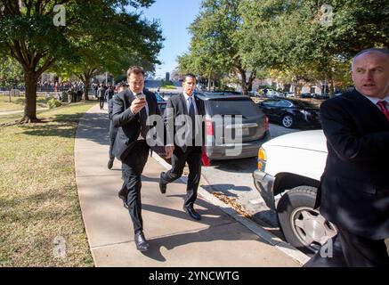 Austin Texas USA, 15. Januar 2015: ELON MUSK, CEO von SpaceX und Tesla-Chef, spricht mit der Presse vor dem Texas Capitol, wo er und sein Team die Gesetzgeber für den Zugang zum texanischen Autohändlernetzwerk einsetzten. ©Marjorie Cotera/Bob Daemmrich Fotografie Stockfoto