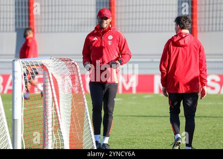 München, Deutschland. November 2024. Vincent Kompany (FC Bayern München, Cheftrainer), Ger, Abschlusstraining, FC Bayern München, Fussball, UEFA Champions League, 5. Spieltag, Saison 2024/2025, 25.11.2024, Foto: Eibner-Pressefoto/Jenni Maul Credit: dpa/Alamy Live News Stockfoto