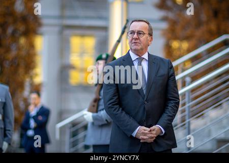 Berlin, Deutschland. November 2024. Bundesverteidigungsminister Boris Pistorius fotografierte während eines Treffens mit den europäischen Verteidigungsministern am 25. November 2024 in Berlin. Quelle: dpa/Alamy Live News Stockfoto