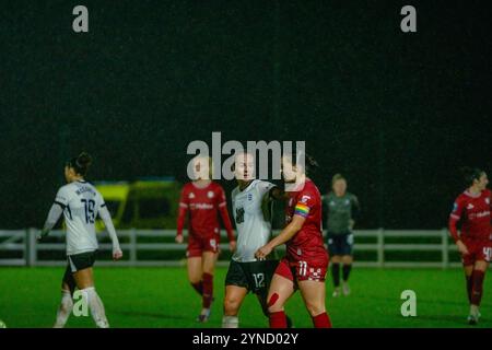 Bristol, Großbritannien. November 2024. Bristol, England, 24. November 2024 Lily Agg (Birmingham 12) und Jamie-Lee Napier (Bristol 11) sprechen nach dem Women's League Cup Spiel zwischen Bristol City und Birmingham City im Robins High Performance Centre in Bristol, England (Rachel Le Poidevin/SPP). /Alamy Live News Stockfoto