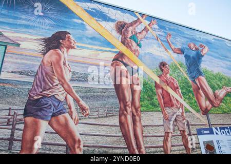 Beach Volleyball auf Balmy Beach Wandgemälde auf Foodland auf der Lee Avenue in Scarborough, Toronto, Ontario, Kanada Stockfoto