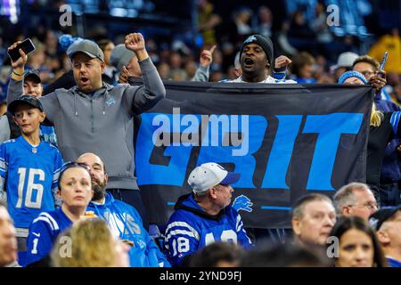 Indianapolis, Indiana, USA. November 2024. Die Fans der Detroit Lions während des Vorspiels der NFL gegen die Indianapolis Colts im Lucas Oil Stadium in Indianapolis, Indiana. John Mersits/CSM/Alamy Live News Stockfoto