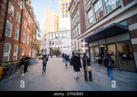 LONDON – 21. NOVEMBER 2024: London School of Economics and Political Science in Central London, einer renommierten British University Stockfoto