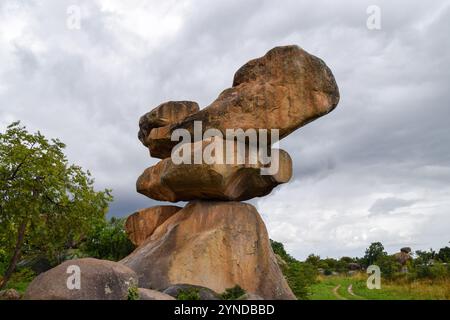 Natürliche Balancierfelsen in Epworth, außerhalb von Harare, Simbabwe, 2018. Quelle: Vuk Valcic/Alamy Stockfoto