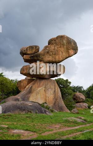 Natürliche Balancierfelsen in Epworth, außerhalb von Harare, Simbabwe, 2018. Quelle: Vuk Valcic/Alamy Stockfoto