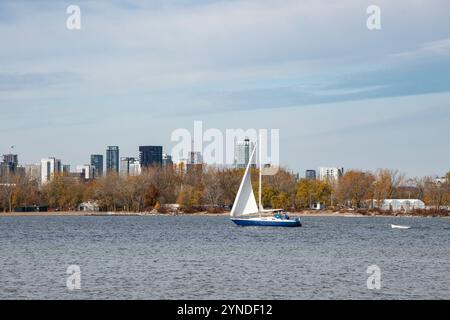 Segelboot im Tommy Thompson Park in Scarborough, Toronto, Ontario, Kanada Stockfoto