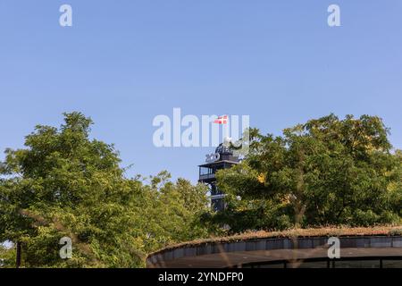 Kopenhagener Zoo mit dänischer Flagge - Kopenhagen, Dänemark. Hochwertige Fotos Stockfoto