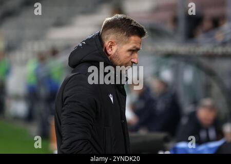 Krakau, Polen. November 2024. Fußball 2024 2025 PKO BP Ekstraklasa Puszcza Niepolomice vs Widzew Lodz op: DANIEL MYSLIWIEC Credit: Konrad Swierad/Alamy Live News Stockfoto
