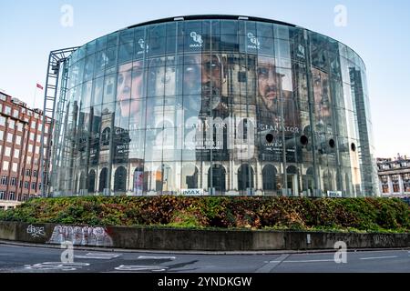 LONDON, 21. NOVEMBER 2024: BFI Imax in Waterloo, Werbung für Gladiator 2. Kinokette mit Riesenleinwand Stockfoto