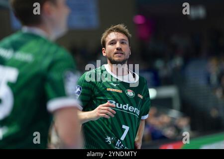 Wetzlar, Deutschland. November 2024. Wetzlar, 25. November 2024: Dominik Mappes ( 7 Wetzlar ) während des DAIKIN Handball-Bundesliga-Spiels zwischen HSG Wetzlar und 1.VfL Potsdam in der Buderus-Arena in Wetzlar. (Julia Kneissl/SPP) Credit: SPP Sport Press Photo. /Alamy Live News Stockfoto