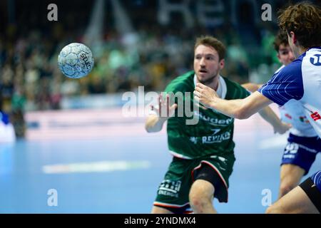 Wetzlar, Deutschland. November 2024. Wetzlar, 25. November 2024: Dominik Mappes ( 7 Wetzlar ) während des DAIKIN Handball-Bundesliga-Spiels zwischen HSG Wetzlar und 1.VfL Potsdam in der Buderus-Arena in Wetzlar. (Julia Kneissl/SPP) Credit: SPP Sport Press Photo. /Alamy Live News Stockfoto