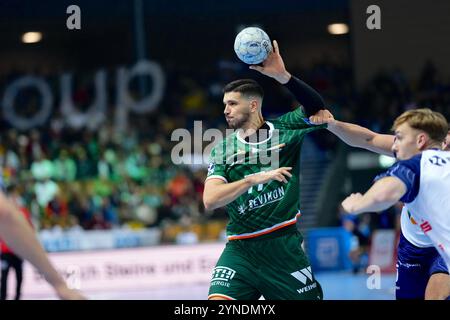 Wetzlar, Deutschland. November 2024. Wetzlar, 25. November 2024: Stefan Cavor ( 77 Wetzlar) während des DAIKIN Handball-Bundesliga-Spiels zwischen HSG Wetzlar und 1.VfL Potsdam in der Buderus-Arena in Wetzlar. (Julia Kneissl/SPP) Credit: SPP Sport Press Photo. /Alamy Live News Stockfoto