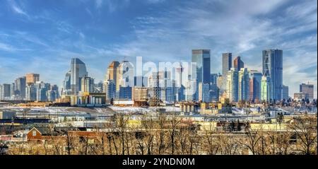 Calgary, Alberta, Kanada. April 2024. Die Skyline der Innenstadt von Calgary im Frühjahr Stockfoto