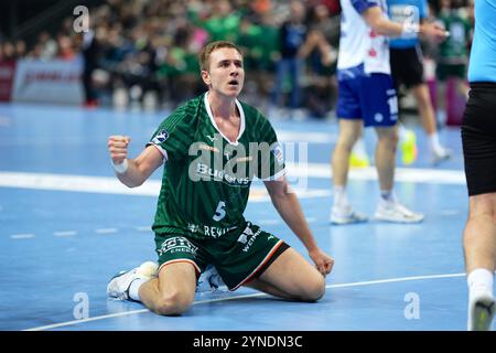 Wetzlar, Deutschland. November 2024. Wetzlar, 25. November 2024: Rasmus Meyer Ejlersen ( 5 Wetzlar ) während des DAIKIN Handball-Bundesliga-Spiels zwischen HSG Wetzlar und 1.VfL Potsdam in der Buderus-Arena in Wetzlar. (Julia Kneissl/SPP) Credit: SPP Sport Press Photo. /Alamy Live News Stockfoto