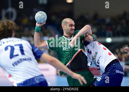 Wetzlar, Deutschland. November 2024. Wetzlar, 25. November 2024: Vladimir Vranjes ( 14 Wetzlar ) während des DAIKIN Handball-Bundesliga-Spiels zwischen HSG Wetzlar und 1.VfL Potsdam in der Buderus-Arena in Wetzlar. (Julia Kneissl/SPP) Credit: SPP Sport Press Photo. /Alamy Live News Stockfoto