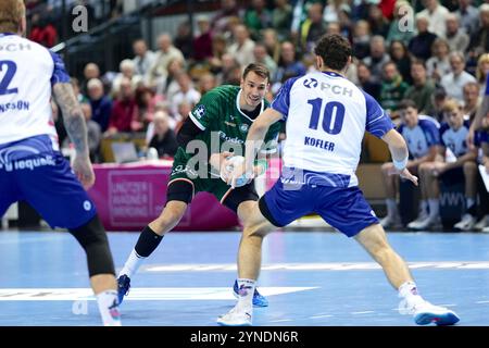 Wetzlar, Deutschland. November 2024. Wetzlar, 25. November 2024: Jona Schoch ( 22 Wetzlar) während des DAIKIN Handball-Bundesliga-Spiels zwischen HSG Wetzlar und 1.VfL Potsdam in der Buderus-Arena in Wetzlar. (Julia Kneissl/SPP) Credit: SPP Sport Press Photo. /Alamy Live News Stockfoto