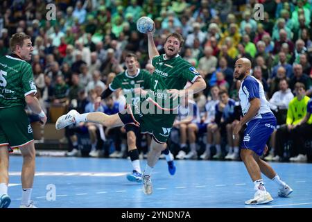 Wetzlar, Deutschland. November 2024. Wetzlar, 25. November 2024: Dominik Mappes ( 7 Wetzlar ) während des DAIKIN Handball-Bundesliga-Spiels zwischen HSG Wetzlar und 1.VfL Potsdam in der Buderus-Arena in Wetzlar. (Julia Kneissl/SPP) Credit: SPP Sport Press Photo. /Alamy Live News Stockfoto