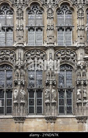 Historisches Rathaus Stadhuis, Teilansicht der Fassade im extravaganten gotischen Stil mit Skulpturen, Botermarkt, Gent, Flandern, Belgien, Europa Stockfoto