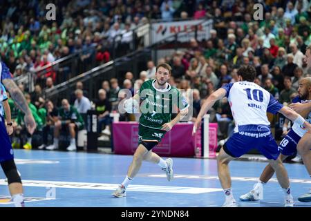 Wetzlar, Deutschland. November 2024. Wetzlar, 25. November 2024: Dominik Mappes ( 7 Wetzlar ) während des DAIKIN Handball-Bundesliga-Spiels zwischen HSG Wetzlar und 1.VfL Potsdam in der Buderus-Arena in Wetzlar. (Julia Kneissl/SPP) Credit: SPP Sport Press Photo. /Alamy Live News Stockfoto