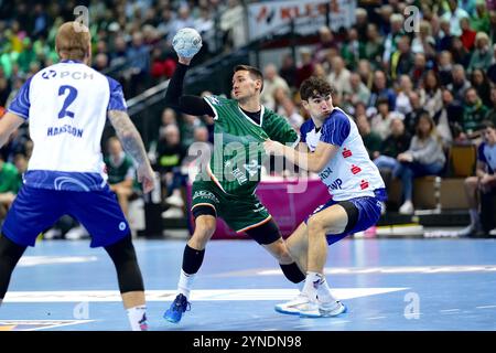 Wetzlar, Deutschland. November 2024. Wetzlar, 25. November 2024: Jona Schoch ( 22 Wetzlar) während des DAIKIN Handball-Bundesliga-Spiels zwischen HSG Wetzlar und 1.VfL Potsdam in der Buderus-Arena in Wetzlar. (Julia Kneissl/SPP) Credit: SPP Sport Press Photo. /Alamy Live News Stockfoto