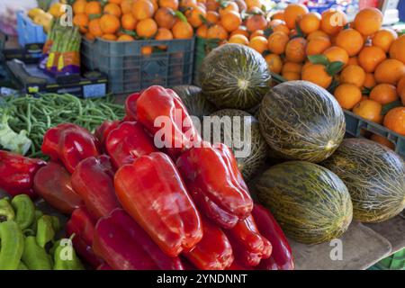 Marktstand mit Obst und Gemüse, Wochenmarkt, Mallorca, Balearen, Spanien, Europa Stockfoto