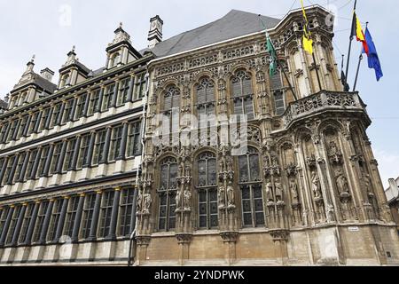 Historisches Rathaus Stadhuis, rechts und Mitte extravaganter gotischer Flügel, linker Renaissance-Flügel, Botermarkt, Gent, Flandern, Belgien, Europa Stockfoto