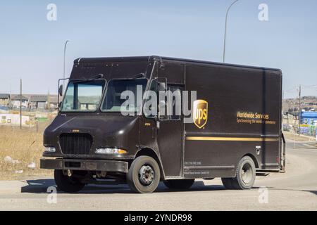 Calgary, Alberta, Kanada. April 2023. Ein USV-Lieferwagen Stockfoto