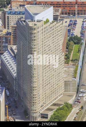 Toronto, Ontario, Kanada. August 2011. Ein Blick aus der Vogelperspektive von 25 der Esplanade Wohnungsturm in Toronto Stockfoto