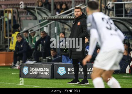 Krakau, Polen. November 2024. Fußball 2024 2025 PKO BP Ekstraklasa Puszcza Niepolomice vs Widzew Lodz op: DANIEL MYSLIWIEC Credit: Konrad Swierad/Alamy Live News Stockfoto