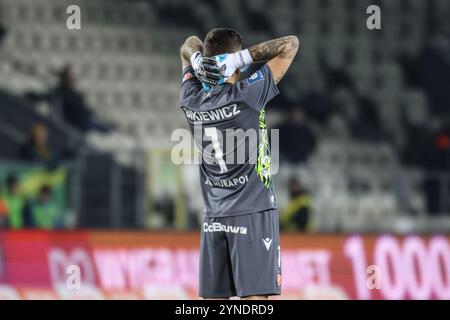 Krakau, Polen. November 2024. Fußball 2024 2025 PKO BP Ekstraklasa Puszcza Niepolomice vs Widzew Lodz op: RAFAL GIKIEWICZ Credit: Konrad Swierad/Alamy Live News Stockfoto