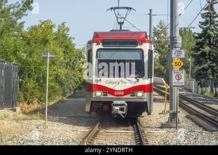 Calgary, Alberta, Kanada. Juli 2023. Vorderansicht eines Calgary Train Wagens Stockfoto