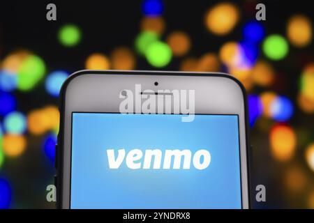 Calgary, Alberta, Kanada. 21.Mai 2020. Ein weißes iPhone Plus mit dem Venmo Logo auf dem Bildschirm Stockfoto