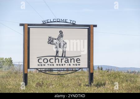 Cochrane, ab, Kanada. August 2023. Ein Begrüßungsschild für eine Stadt in Cochrane in der Calgary Metropolitan Region von Alberta, Kanada, North Ameri Stockfoto