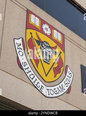 Calgary, Alberta, Kanada. September 2023. Ein Close up-Schild an der Universität von Calgary in einem Campus-Gebäude Stockfoto