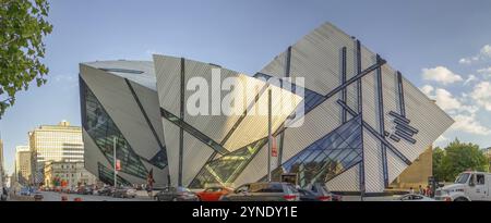 Toronto, Ontario, Kanada. Juni 2024. Royal Ontario Museum, ein Museum für Kunst, Weltkultur und Naturgeschichte in Toronto Stockfoto