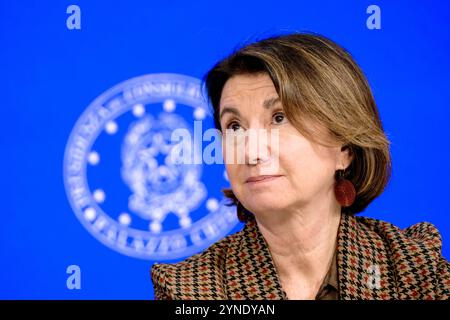 Roma, Italien. November 2024. Eugenia Roccella Ministro alla Famiglia natalit&#xe0; e pari opportunit&#xe0;, durante la conferenza stampa dopo il Consiglio dei Ministri tenutosi a Palazzo Chigi a Roma, Luned&#xec; 25. November 2024 (Foto Mauro Scrobogna/LaPresse) Eugenia Roccella Ministerin der Familie Geburtenrate und Gleichstellungsrate in Rom/Lafogi Presse, 25. November 2024 in Rom/Lafos Stockfoto