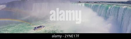 Niagara, Ontario, Kanada. Januar 2024. Bootstouren auf der Maid of the Mist in den Niagarafällen auf der kanadischen Seite Stockfoto