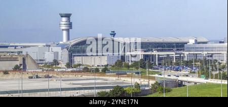 Toronto, Ontario, Kanada. Juni 2024. Lester B. Pearson International Airport, Kontrollturm Stockfoto