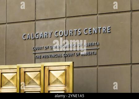 Calgary, Alberta, Kanada. Juni 2023. Schild am Eingang zum Calgary Courts Centre Stockfoto