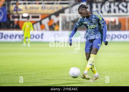 Volendam, Niederlande. November 2024. VOLENDAM - 25.11.2024, KRAS-Stadion. Keukenkampioen divisie, Saison 2024-2025. Während des Spiels Volendam - Jong Ajax, Jong Ajax Spieler Jorthy Mokio Credit: Pro Shots/Alamy Live News Stockfoto