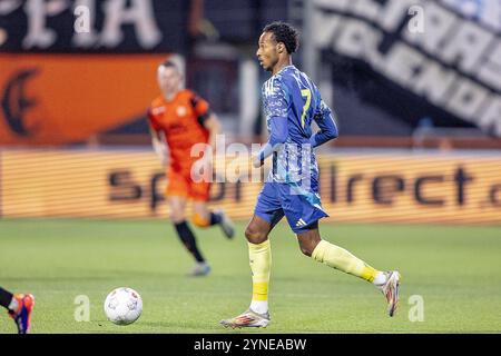 Volendam, Niederlande. November 2024. VOLENDAM - 25.11.2024, KRAS-Stadion. Keukenkampioen divisie, Saison 2024-2025. Während des Spiels Volendam - Jong Ajax, Jong Ajax Spieler Kayden Wolff Credit: Pro Shots/Alamy Live News Stockfoto