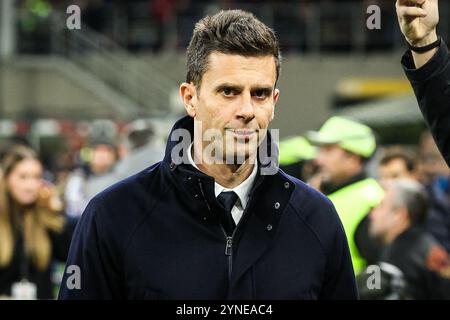 Mailand, Frankreich, Italien. November 2024. Thiago MOTTA von Juventus während des Spiels der Serie A zwischen dem AC Milan und dem Juventus FC im San Siro Stadion am 23. November 2024 in Mailand. (Kreditbild: © Matthieu Mirville/ZUMA Press Wire) NUR REDAKTIONELLE VERWENDUNG! Nicht für kommerzielle ZWECKE! Stockfoto