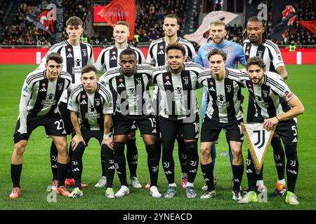 Mailand, Frankreich, Italien. November 2024. Team von Juventus während des Serie A Spiels zwischen dem AC Milan und Juventus FC im San Siro Stadion am 23. November 2024 in Mailand. (Kreditbild: © Matthieu Mirville/ZUMA Press Wire) NUR REDAKTIONELLE VERWENDUNG! Nicht für kommerzielle ZWECKE! Stockfoto