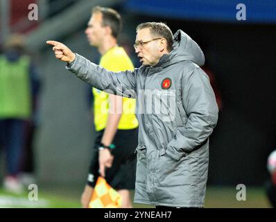 Herning, Dänemark. November 2024. FC Midtjylland-Trainer Thomas Thomasberg im Superliga-Spiel zwischen dem FC Midtjylland und Silkeborg IF in der MCH Arena in Herning, Montag, den 25. November 2024. (Foto: Henning Bagger/Ritzau Scanpix) Credit: Ritzau/Alamy Live News Stockfoto