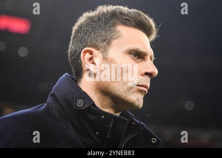 Mailand, Frankreich, Italien. November 2024. Thiago MOTTA von Juventus während des Spiels der Serie A zwischen dem AC Milan und dem Juventus FC im San Siro Stadion am 23. November 2024 in Mailand. (Kreditbild: © Matthieu Mirville/ZUMA Press Wire) NUR REDAKTIONELLE VERWENDUNG! Nicht für kommerzielle ZWECKE! Stockfoto