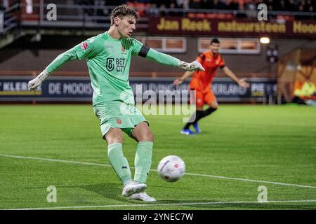 Volendam, Niederlande. November 2024. VOLENDAM - 25.11.2024, KRAS-Stadion. Keukenkampioen divisie, Saison 2024-2025. Während des Spiels Volendam – Jong Ajax, FC Volendam Torhüter Kayne van Oevelen Credit: Pro Shots/Alamy Live News Stockfoto